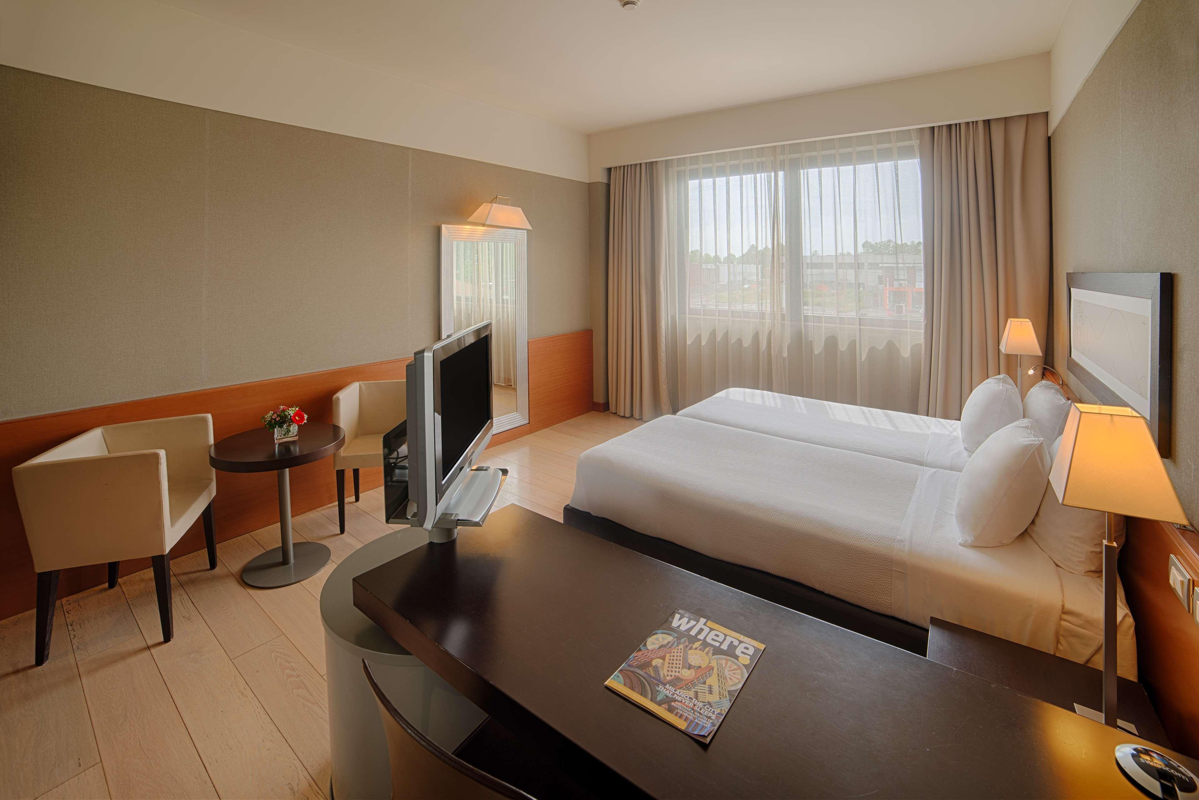 Nh Linate Hotel Пескиера Боромео Екстериор снимка