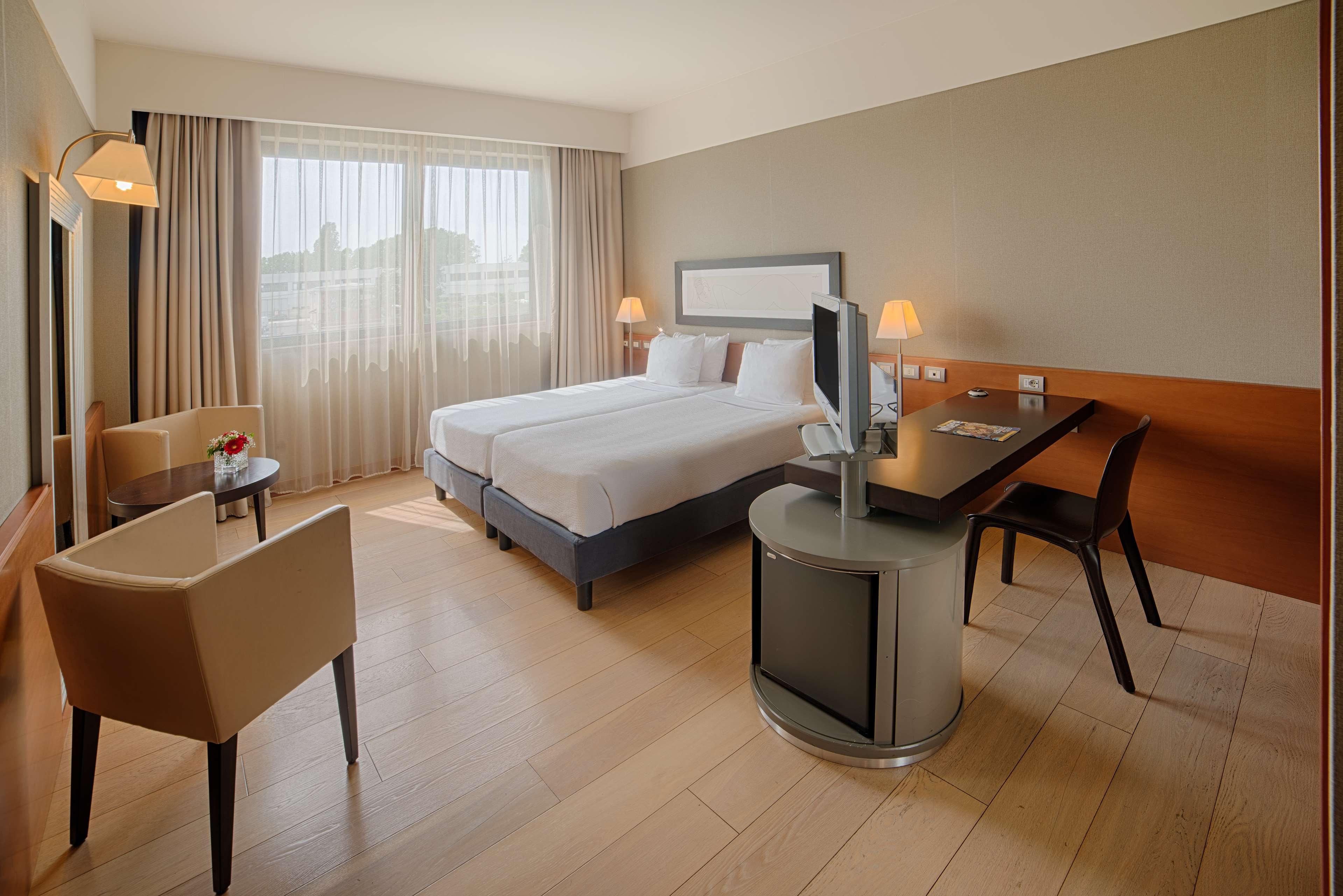 Nh Linate Hotel Пескиера Боромео Екстериор снимка