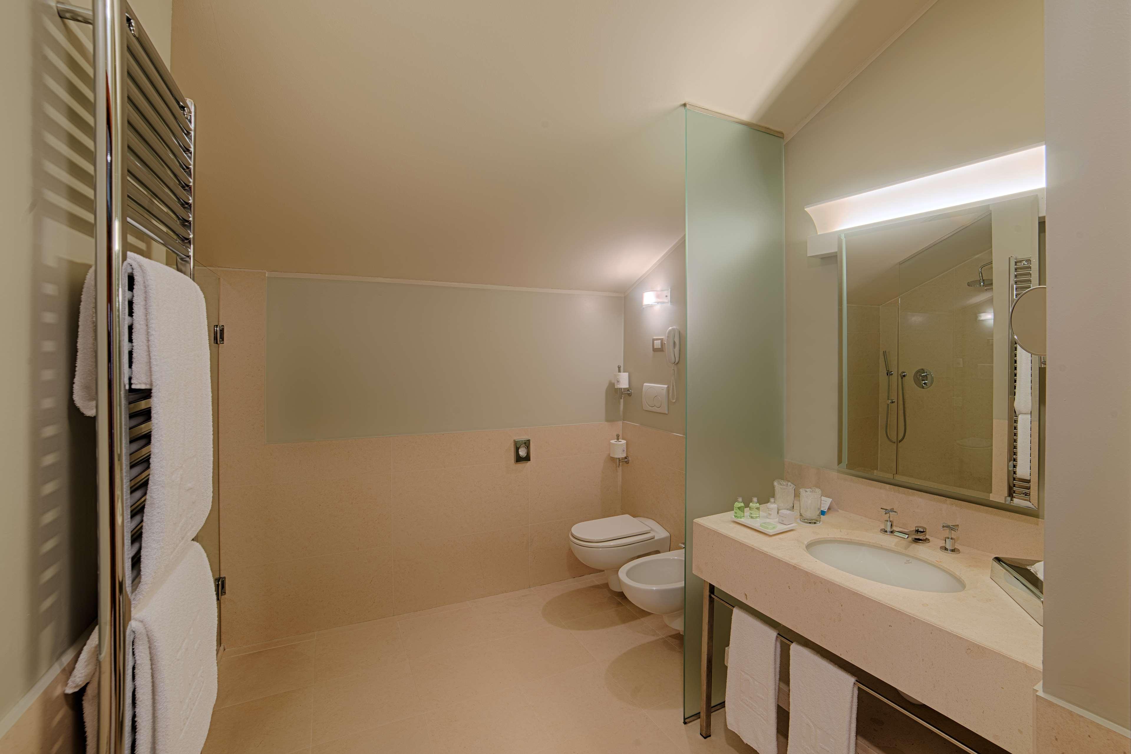 Nh Linate Hotel Пескиера Боромео Екстериор снимка