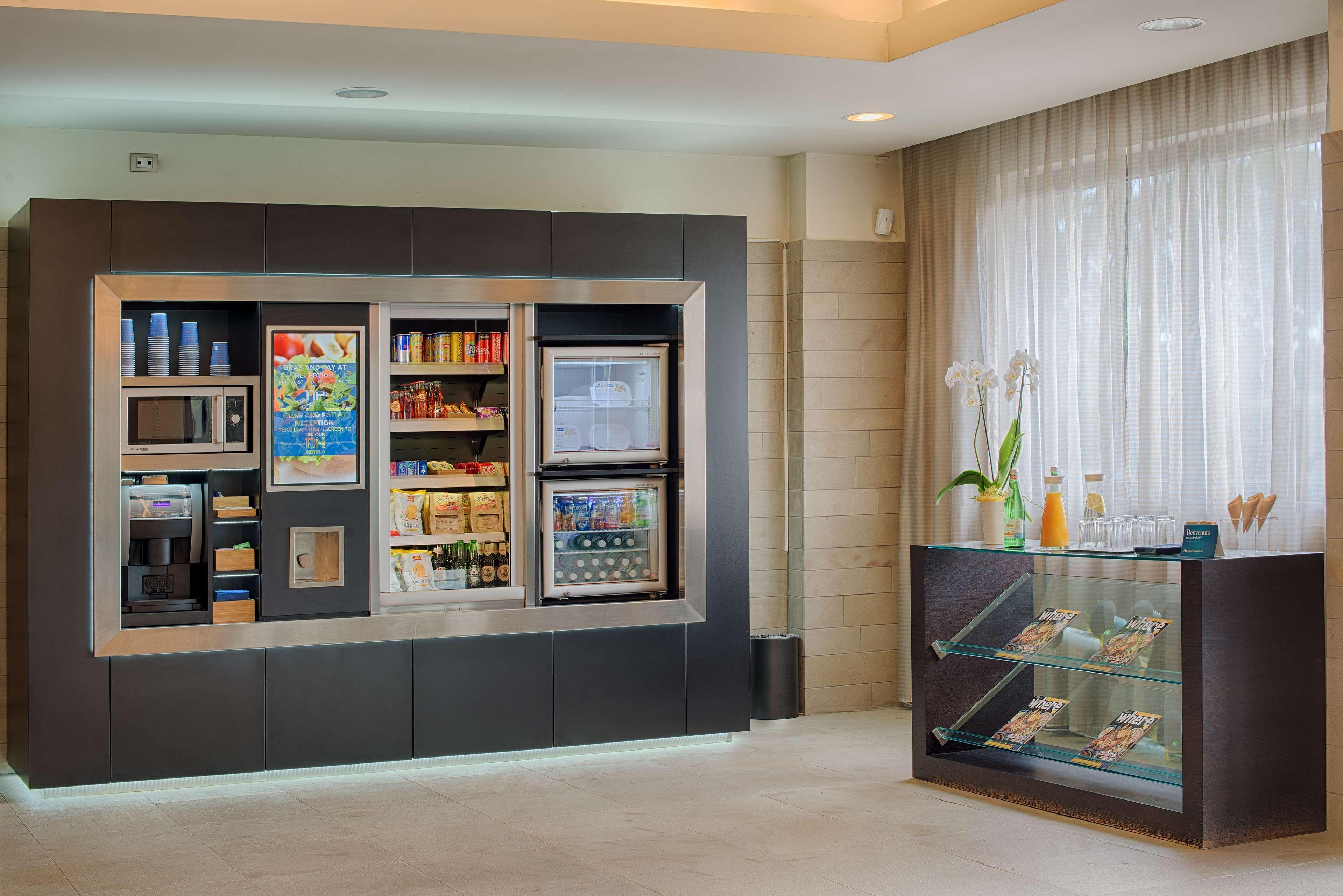 Nh Linate Hotel Пескиера Боромео Екстериор снимка