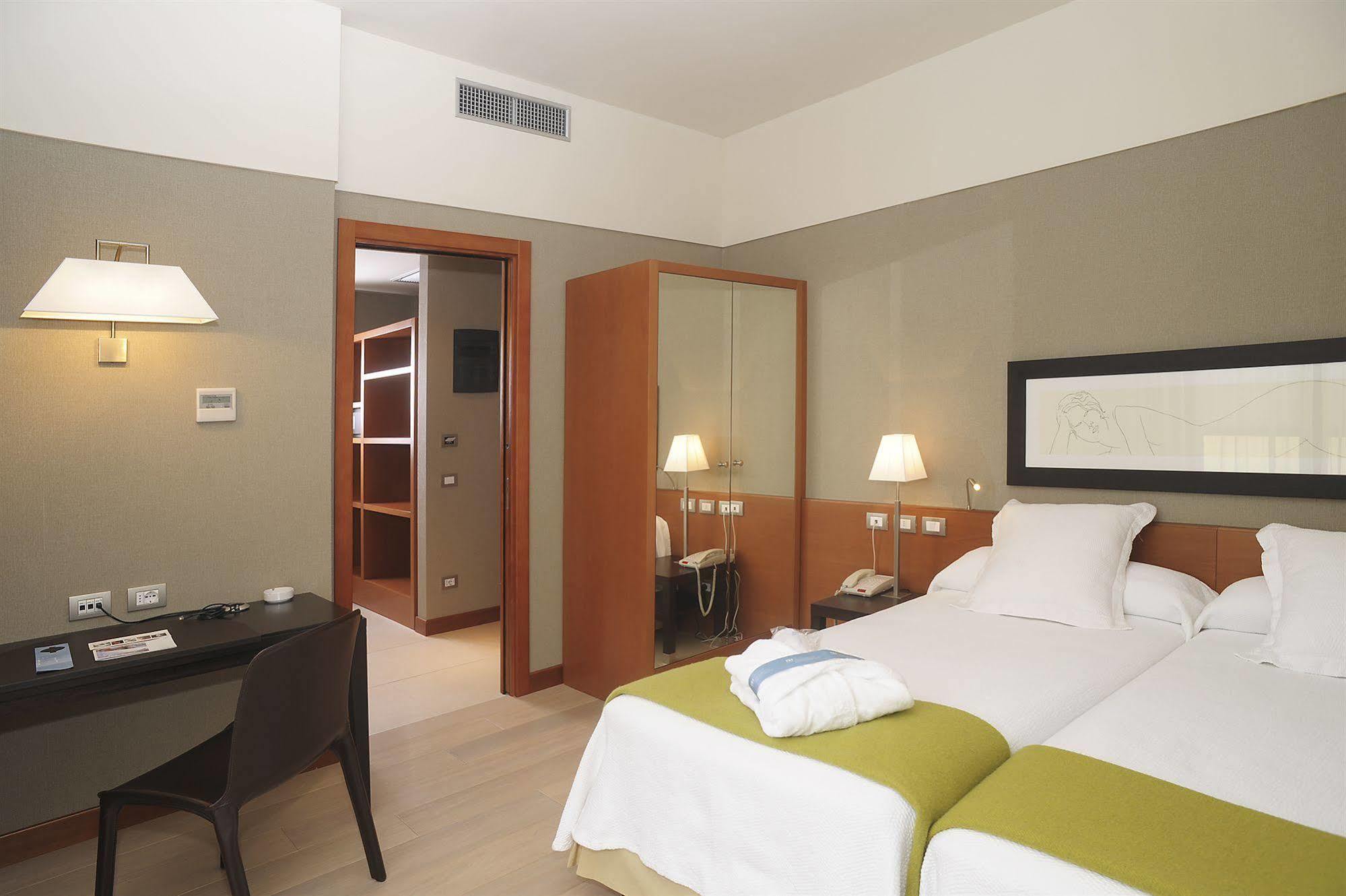 Nh Linate Hotel Пескиера Боромео Стая снимка