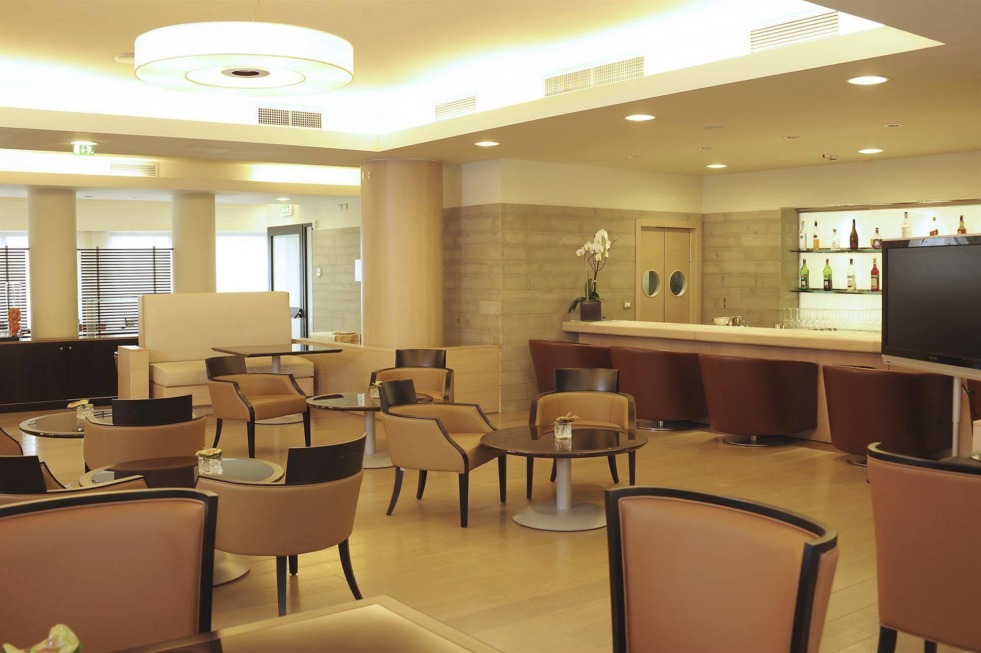 Nh Linate Hotel Пескиера Боромео Екстериор снимка