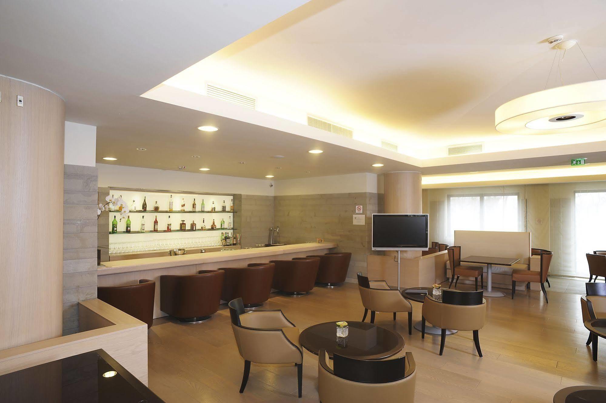 Nh Linate Hotel Пескиера Боромео Екстериор снимка