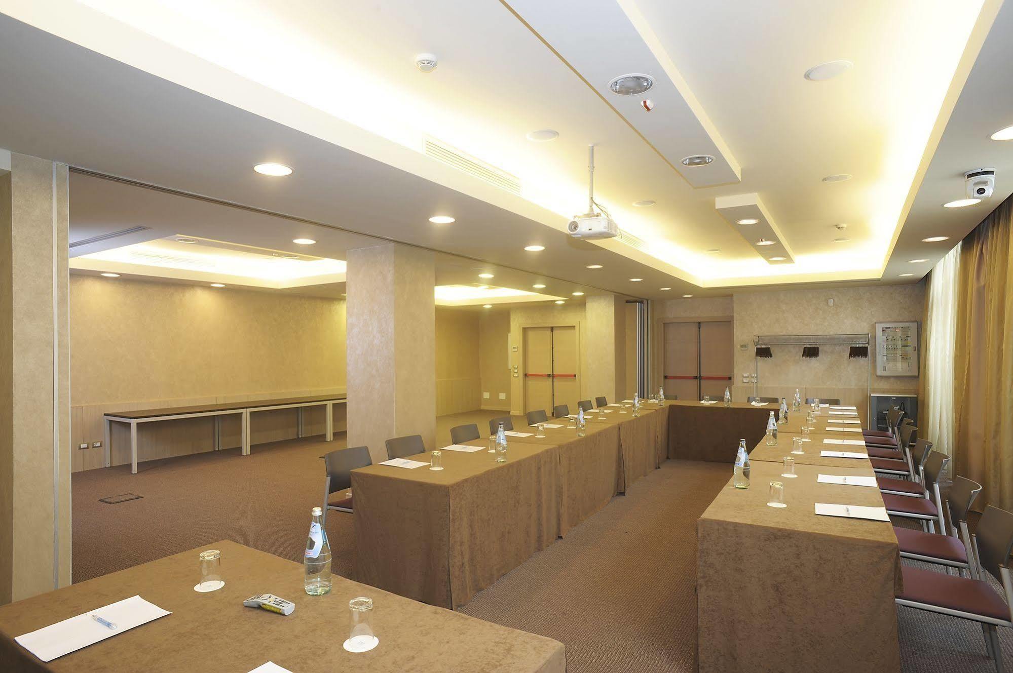 Nh Linate Hotel Пескиера Боромео Екстериор снимка